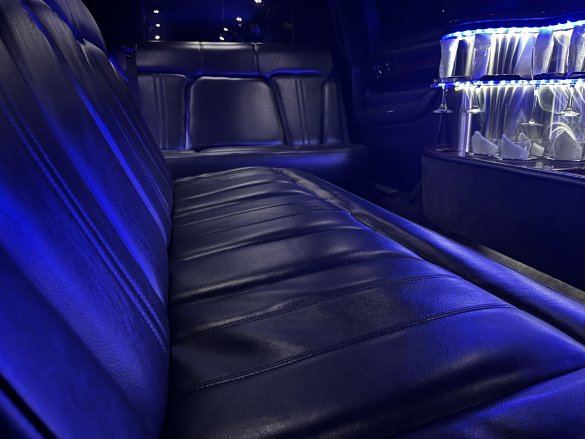 2013 Lincoln MKT 5Door Limousine for Sale in Richmond, VA - Photo 3
