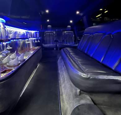 2013 Lincoln MKT 5Door Limousine for Sale in Richmond, Virginia, US - Photo 4