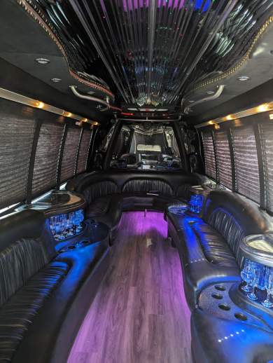 2007 Krystal  Ford F550 Limo Bus **Priced to Sell**