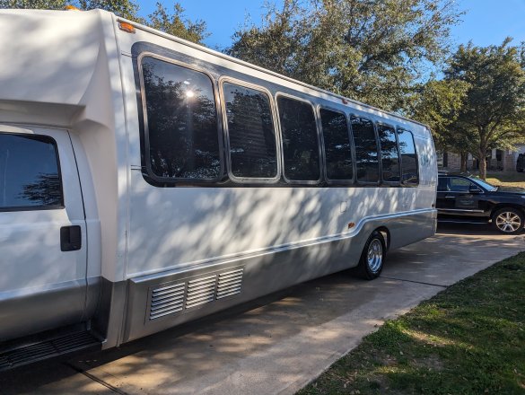 2007 Krystal  Ford F550 Limo Bus **Priced to Sell**