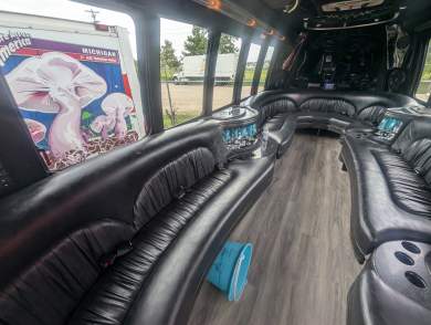 2007 Krystal  Ford F550 Limo Bus **Priced to Sell**