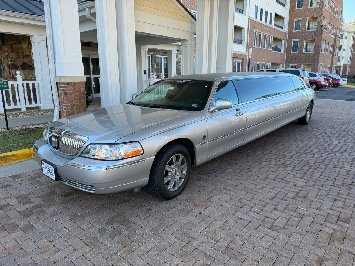 Limousine for sale: 2007 Lincoln Towncar by Executive