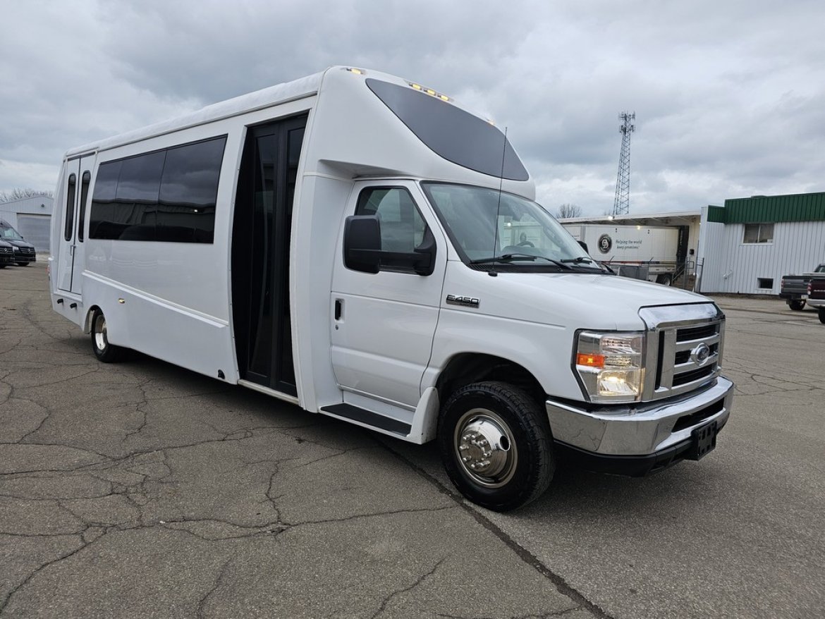 Used 2018 Ford E450 for sale in Erie, PA #WS-17324 | We Sell Limos