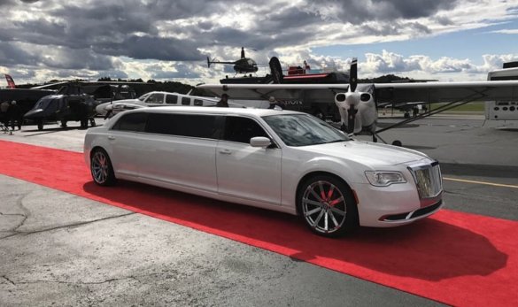 2019 Chrysler 300 Limousine for Sale in Las Vegas, NV - Main Photo