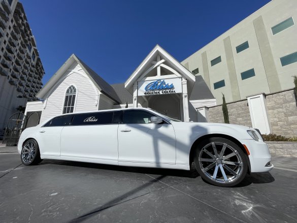 2019 Chrysler 300 Limousine for Sale in Las Vegas, NV - Photo 2