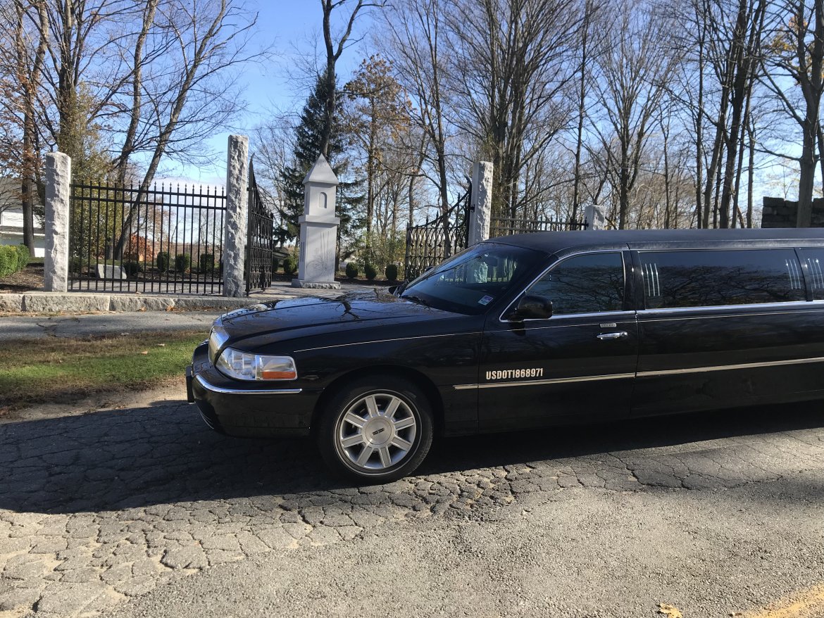 Photo of Limousine for sale: 2011 Lincoln Town Car