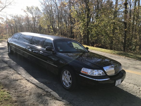 2011 Lincoln Town Car Limousine for Sale in Millbury, MA - Photo 3