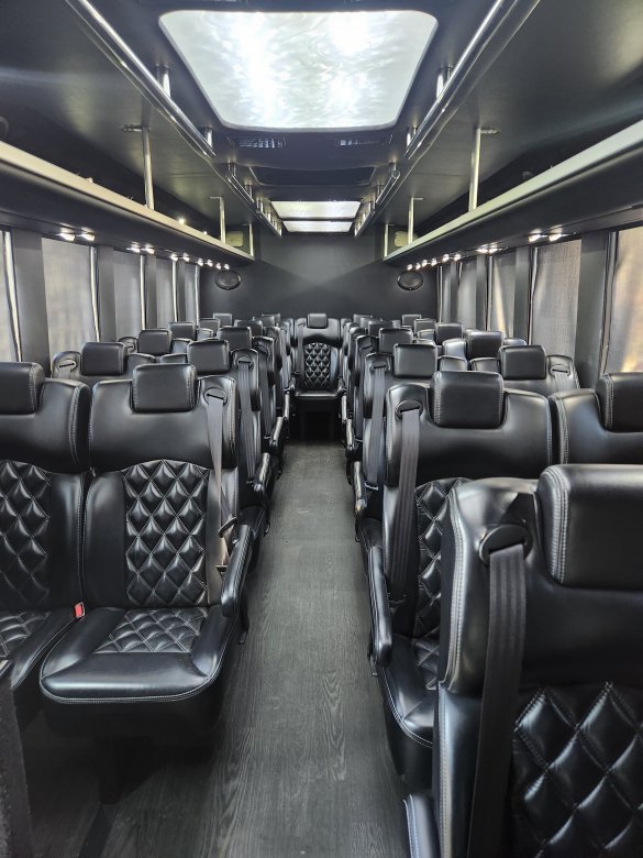 2015 Ford F550 Executive Shuttle for Sale in Fontana, CA - Main Photo