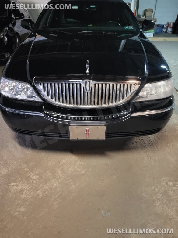 2007 Royal Lincoln Town Car Limousine