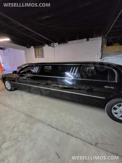 2007 Royal Lincoln Town Car Limousine