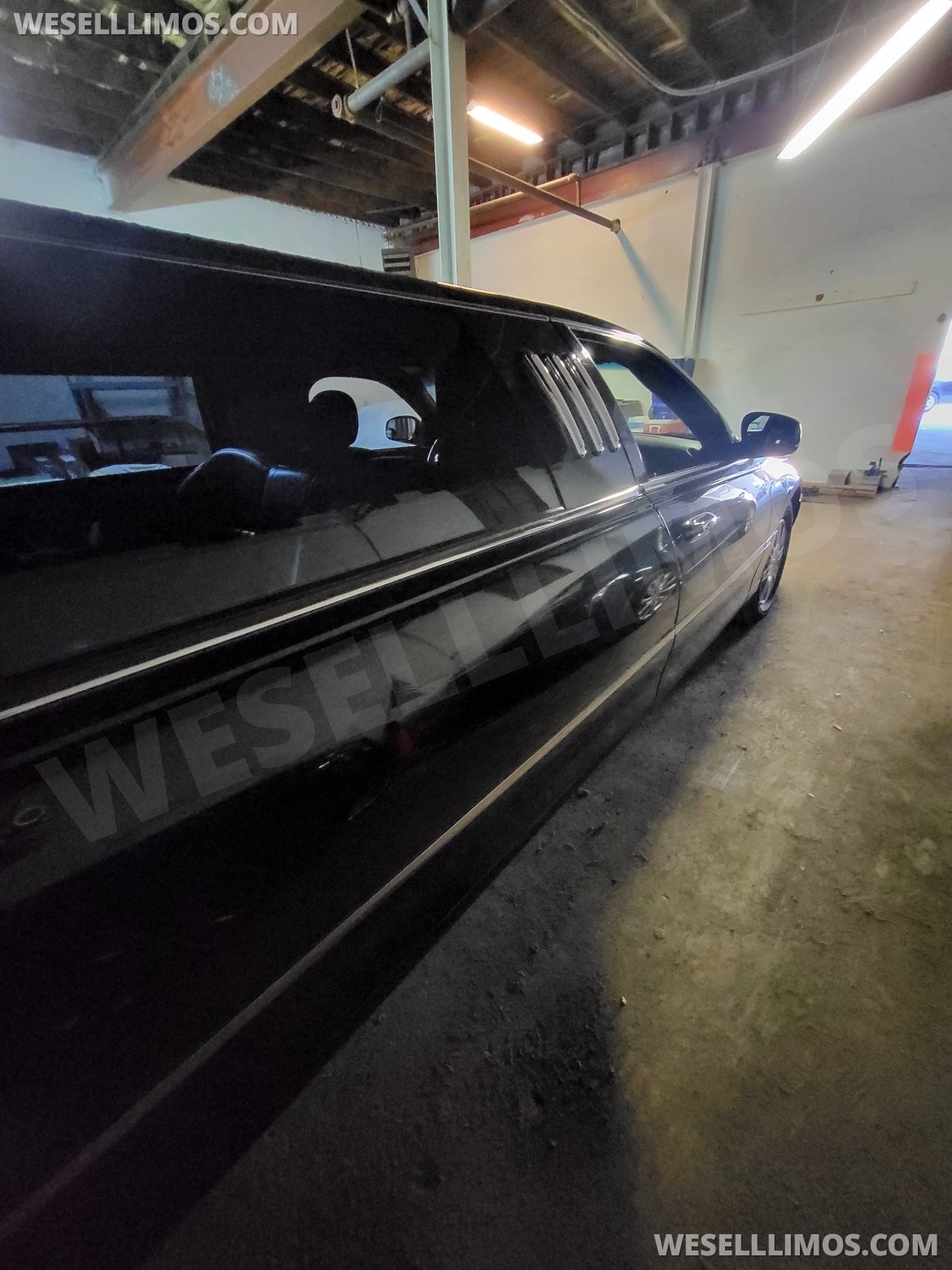 Photo of Limousine for sale: 2007 Lincoln Town Car 72&quot;