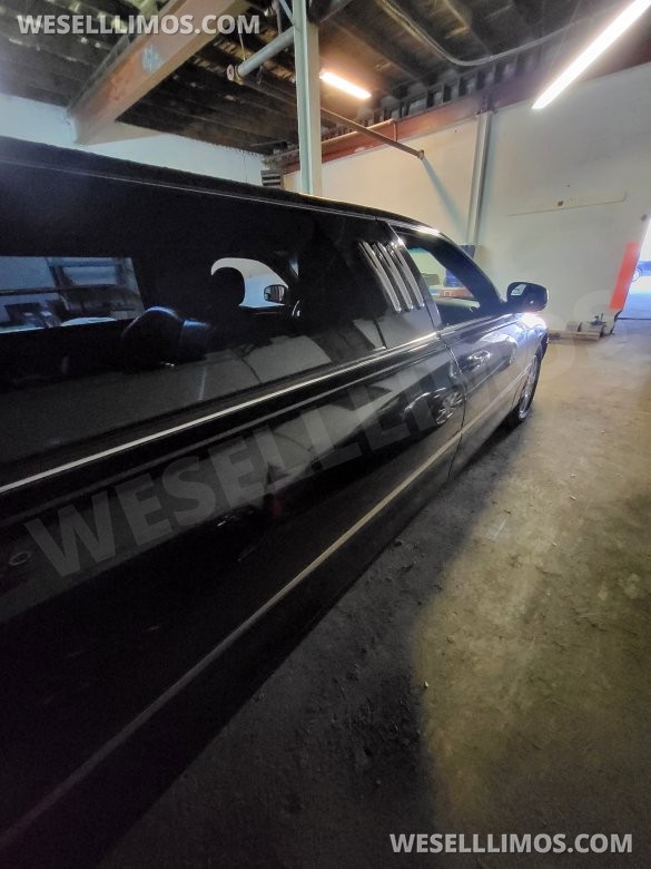 2007 Royal Lincoln Town Car Limousine