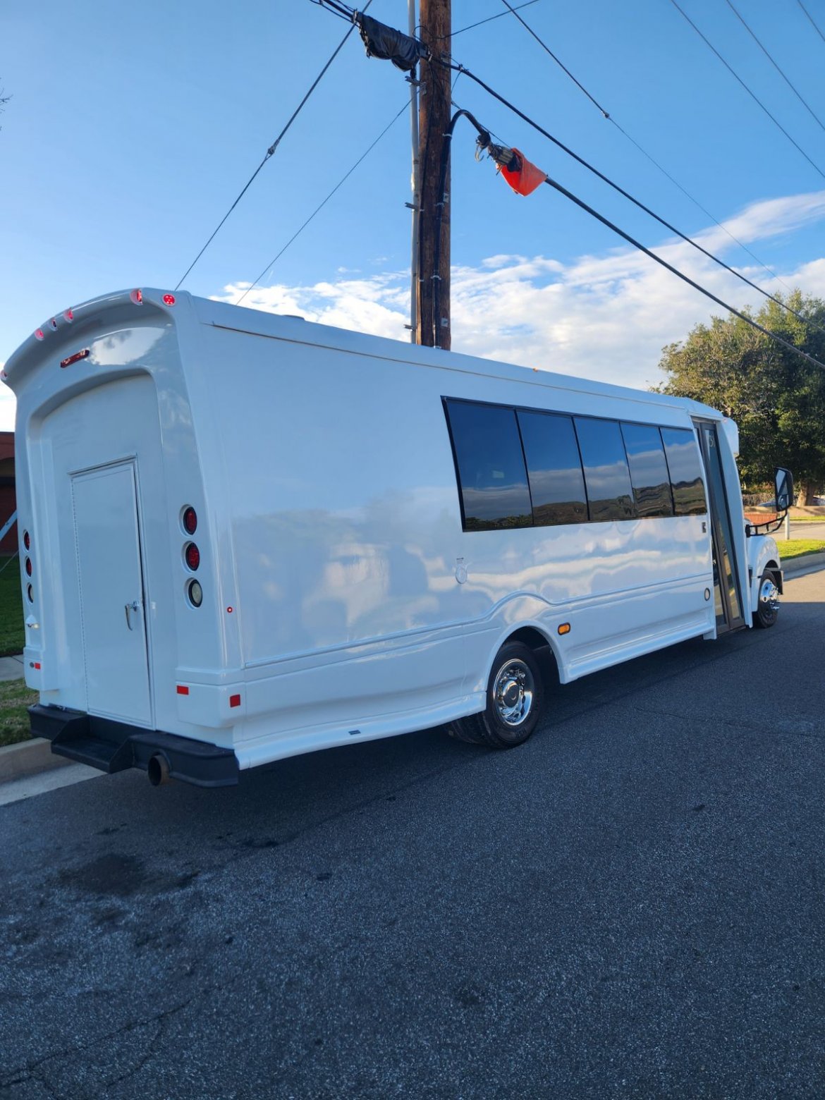 Limo Bus for Sale in Fontana, CA - Photo 8