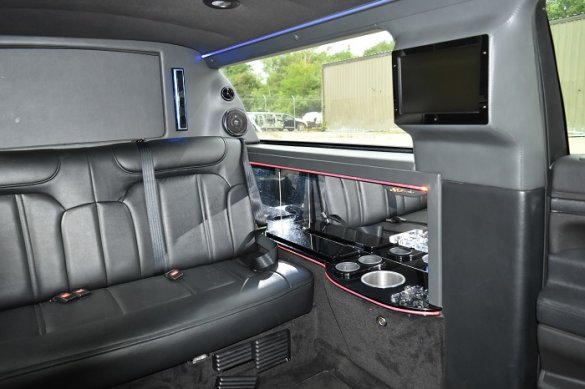 2014 Lincoln MKT Limousine for Sale in HAVERHILL, MA - Photo 2