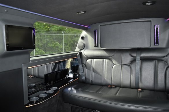 2014 Lincoln MKT Limousine for Sale in HAVERHILL, MA - Photo 3