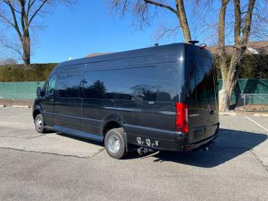2020 Mercedes-Benz Sprinter Luxe 4X4 Sprinter for Sale in Baldwin, New York, US - Photo 4