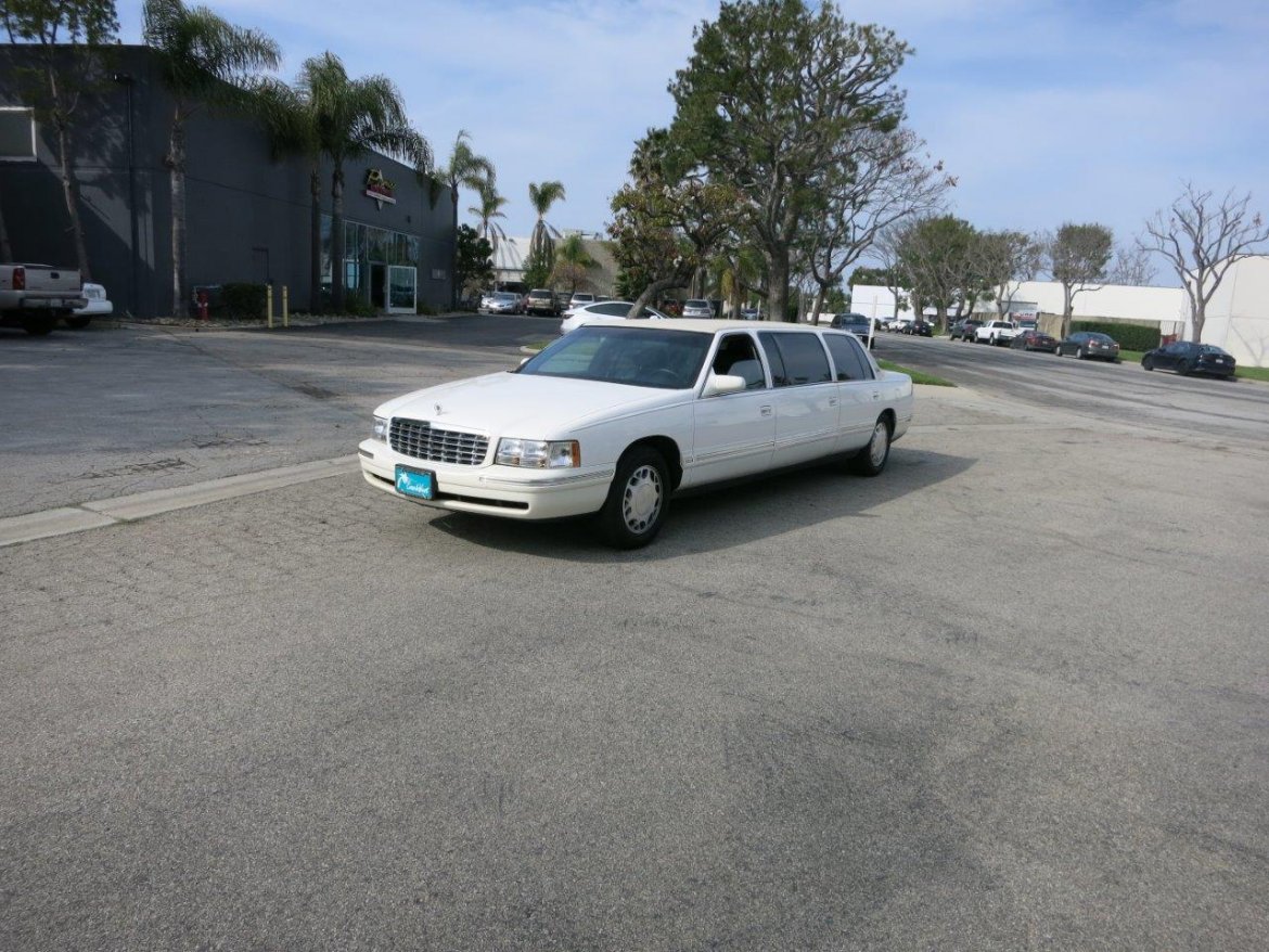 Funeral for sale: 1999 Cadillac Deville 6-Door Limousine by Superior Coach