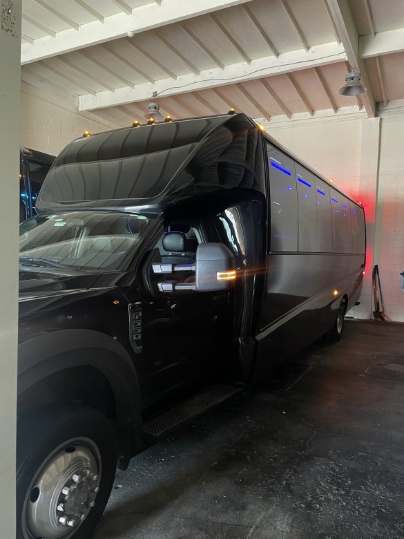 2018 Ford F-550 Limo Bus Limo Bus for Sale in Vacaville, CA - Photo 3