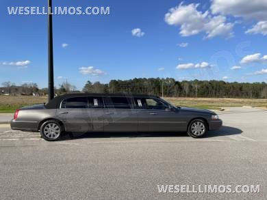 2006 Krystal Lincoln Town Car Limousine