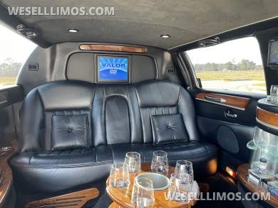 2006 Krystal Lincoln Town Car Limousine