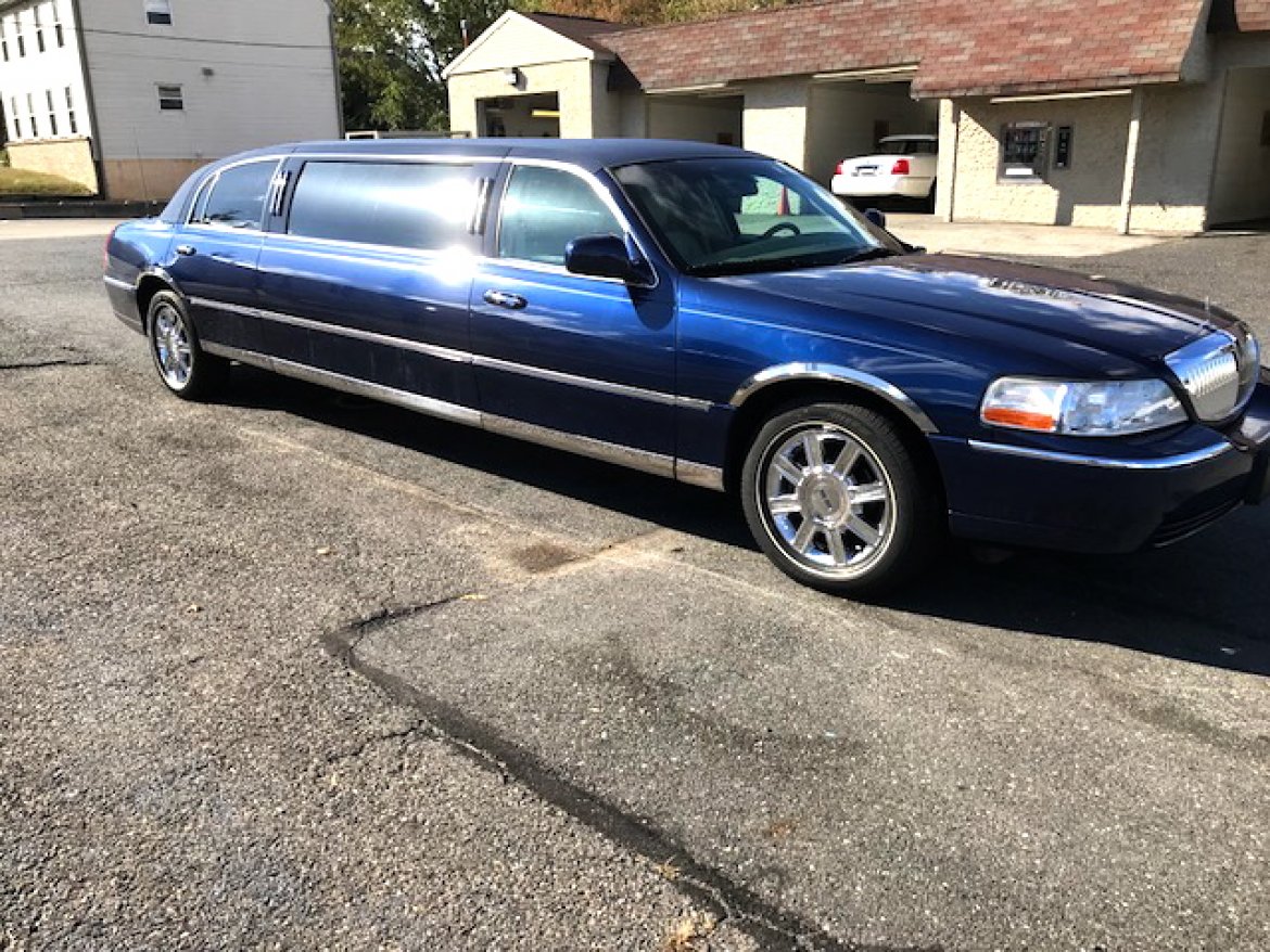 Photo of Limousine for sale: 2007 Lincoln Town-Car 70&quot; by DaBryan