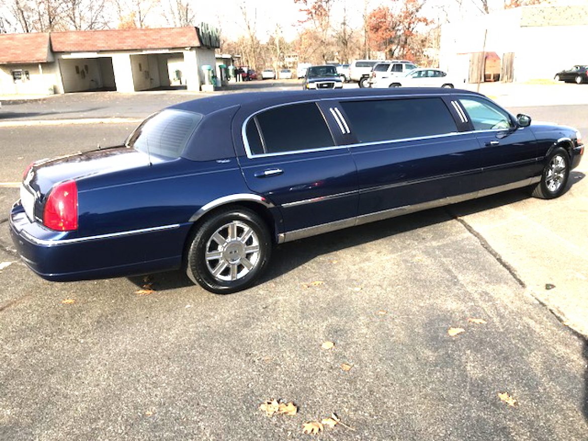 Limousine for sale: 2007 Lincoln Town-Car 70&quot; by DaBryan