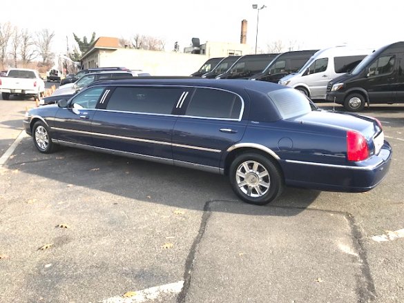 2007 Lincoln Town-Car Limousine for Sale in Oaklyn, NJ - Photo 2