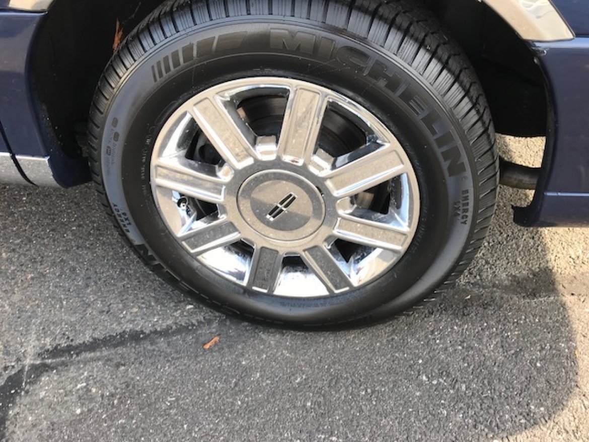 Photo of Limousine for sale: 2007 Lincoln Town-Car 70&quot; by DaBryan