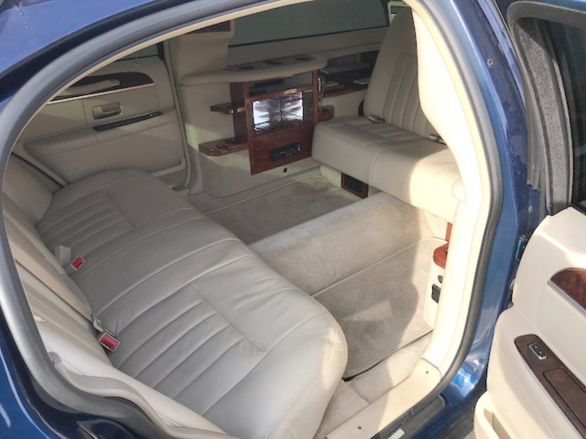 Photo of Limousine for sale: 2007 Lincoln Town-Car 70&quot; by DaBryan