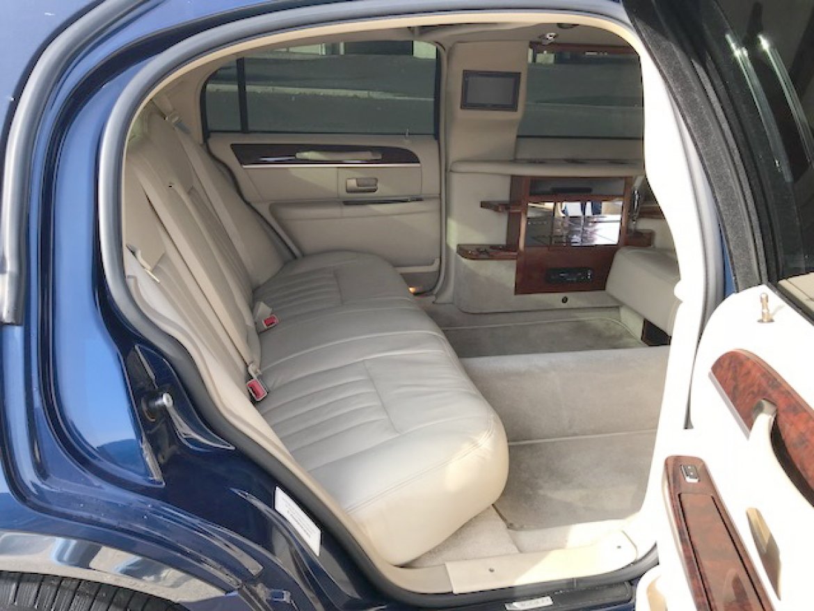 Photo of Limousine for sale: 2007 Lincoln Town-Car 70&quot; by DaBryan