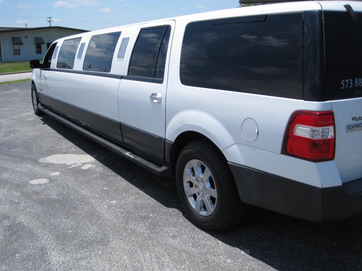 Photo of SUV Stretch for sale: 2007 Ford Expedition 140&quot; by DaBryan Coach Builders