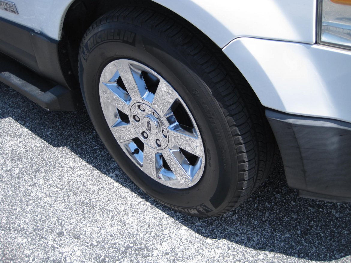 Photo of SUV Stretch for sale: 2007 Ford Expedition 140&quot; by DaBryan Coach Builders