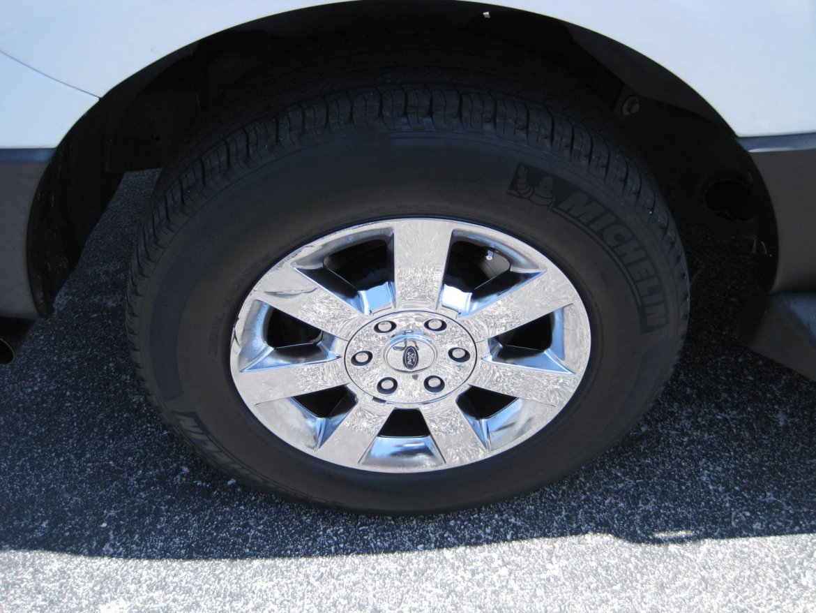 Photo of SUV Stretch for sale: 2007 Ford Expedition 140&quot; by DaBryan Coach Builders