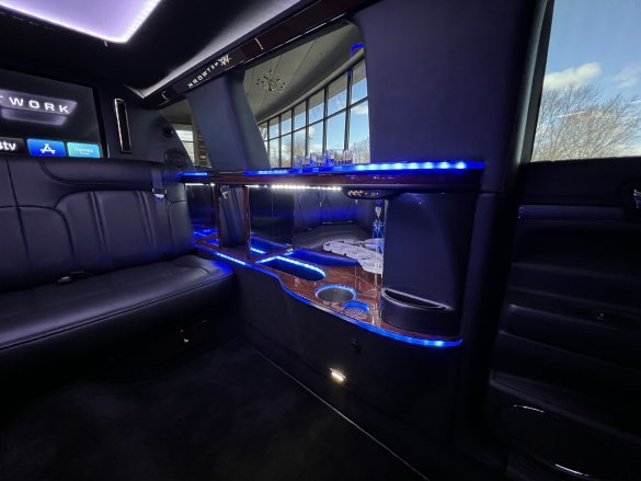 2019 Lincoln MKT Limousine for Sale in Haverhill, MA - Photo 3