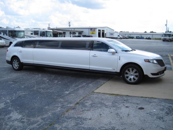 2013 Lincoln MKT Limousine for Sale in Ozark, MO - Photo 3