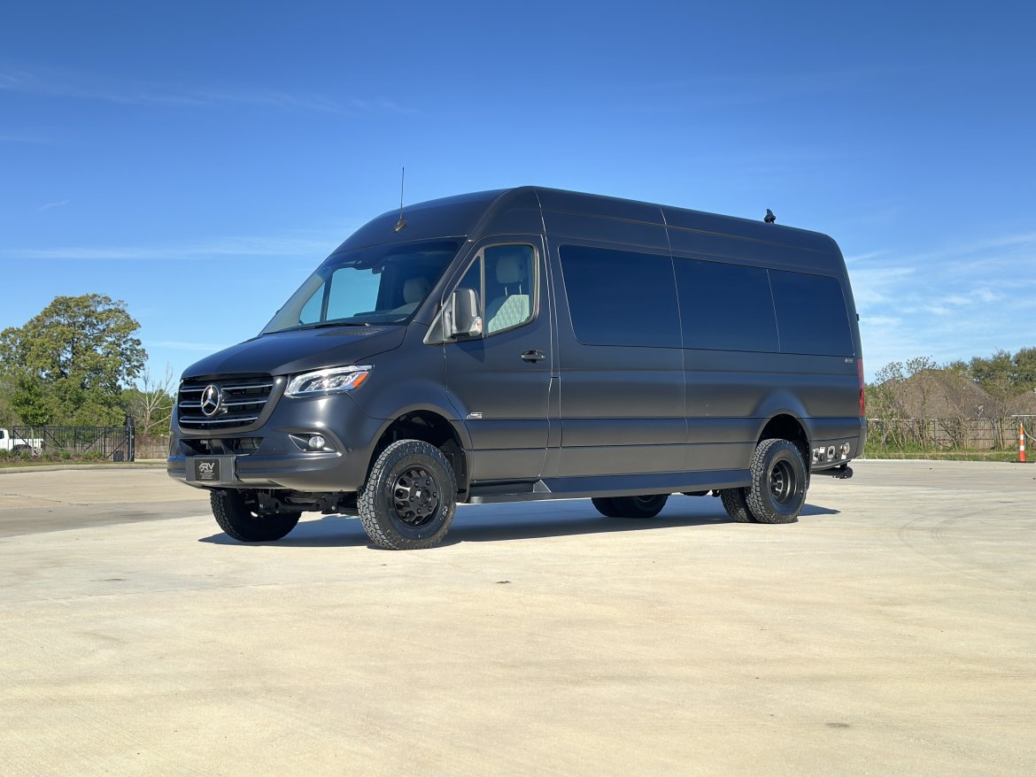2024 Midwest Automotive Mercedes-Benz Luxe Cruiser D6 4x4 Sprinter - Photo 2