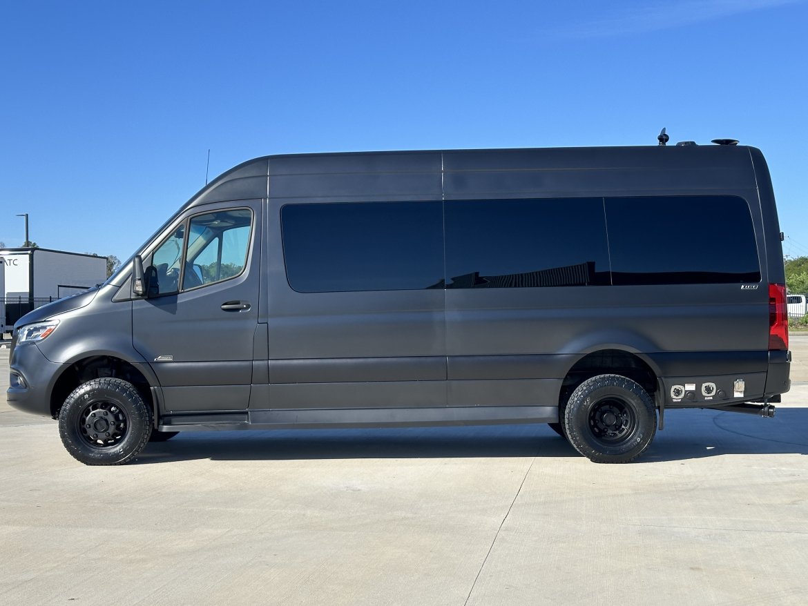 2024 Midwest Automotive Mercedes-Benz Luxe Cruiser D6 4x4 Sprinter - Photo 3