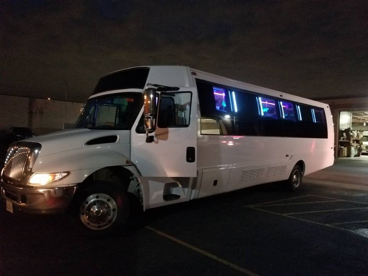 Photo of Shuttle Bus for sale: 2007 IC Bus 3200