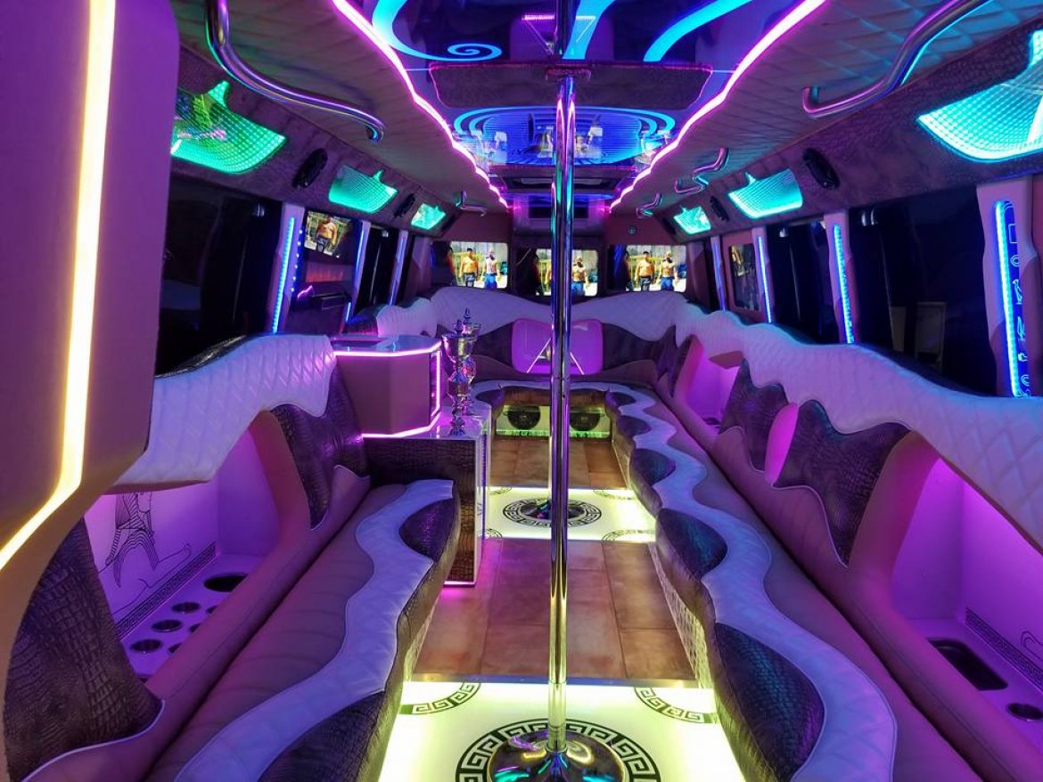 Photo of Shuttle Bus for sale: 2007 IC Bus 3200