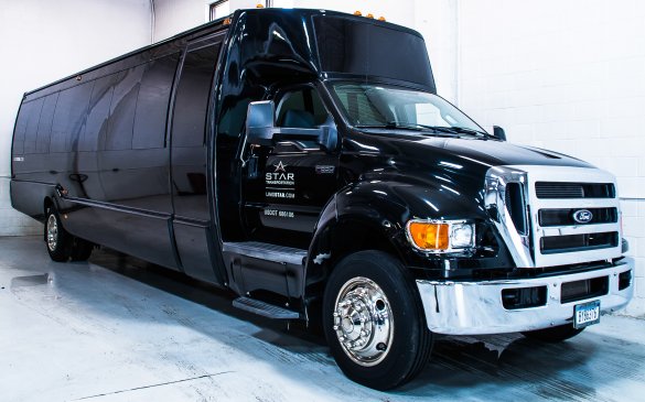2016 Ford F650 Executive Shuttle for Sale in Eagan, MN - Photo 2