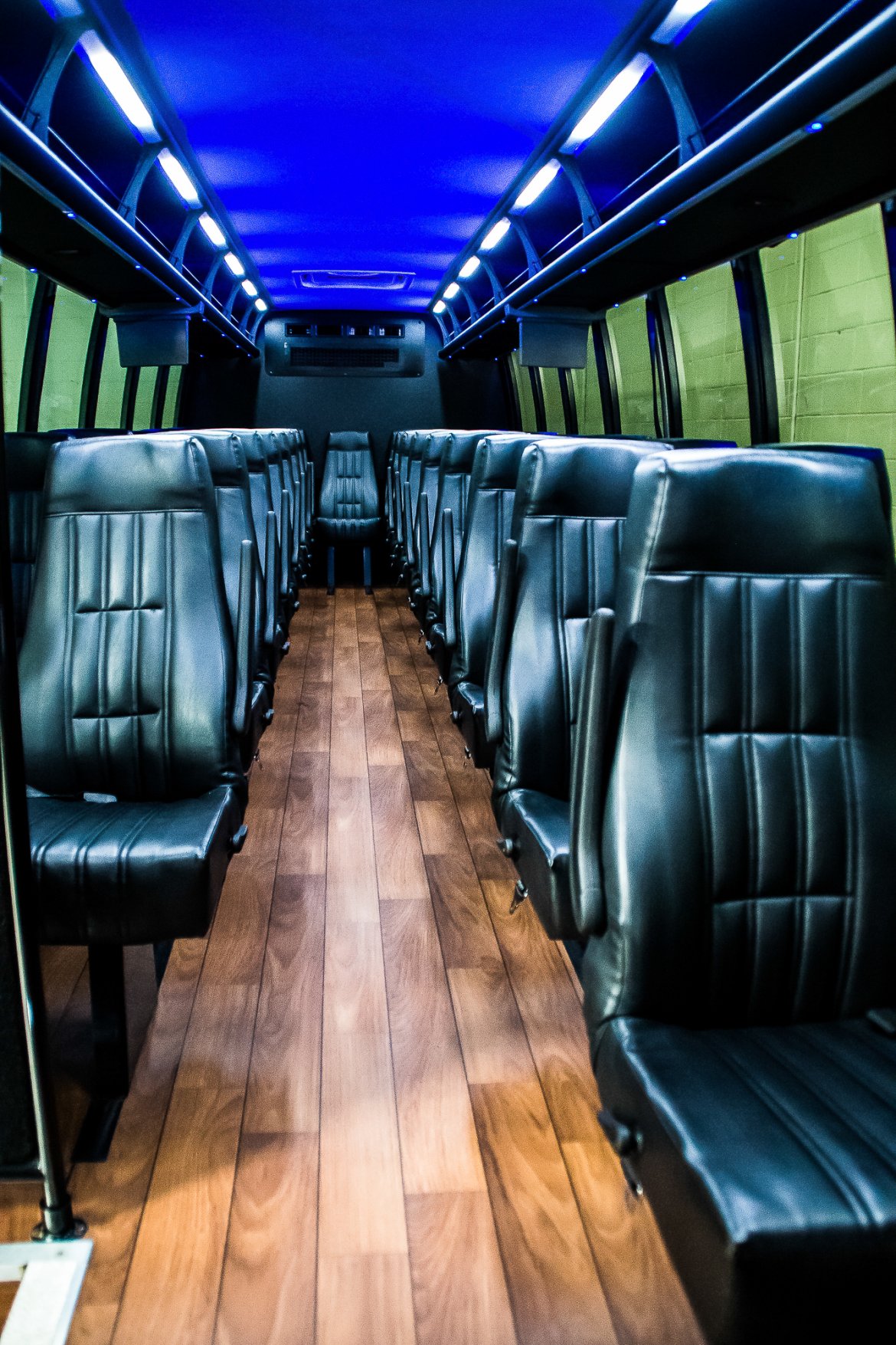 Executive Shuttle for Sale in Eagan, MN - Photo 8