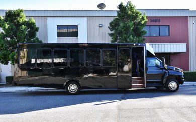2007 GMC 5500 Limo Bus for Sale in Fontana, CA - Photo 2