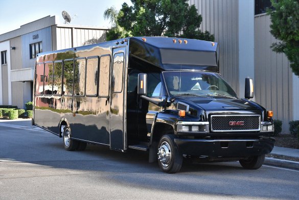 2007 GMC 5500 Limo Bus for Sale in Fontana, CA - Main Photo