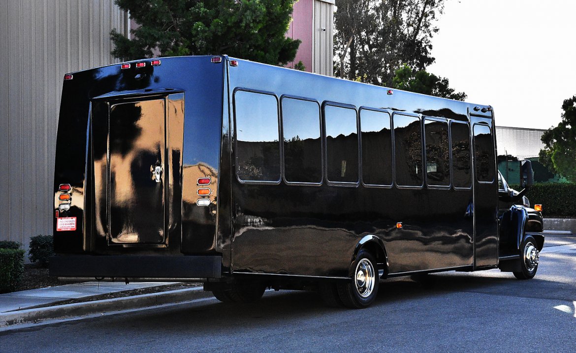 Photo of Limo Bus for sale: 2007 GMC 5500 by Federal