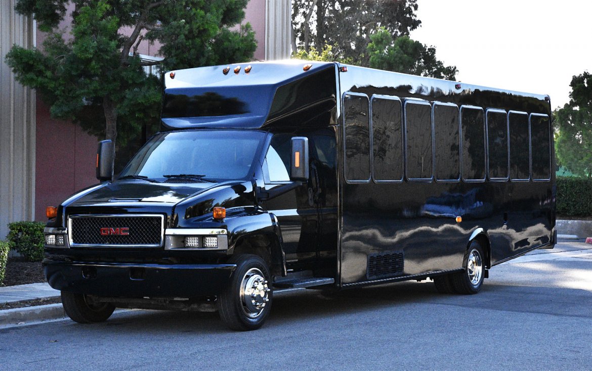 Photo of Limo Bus for sale: 2007 GMC 5500 by Federal
