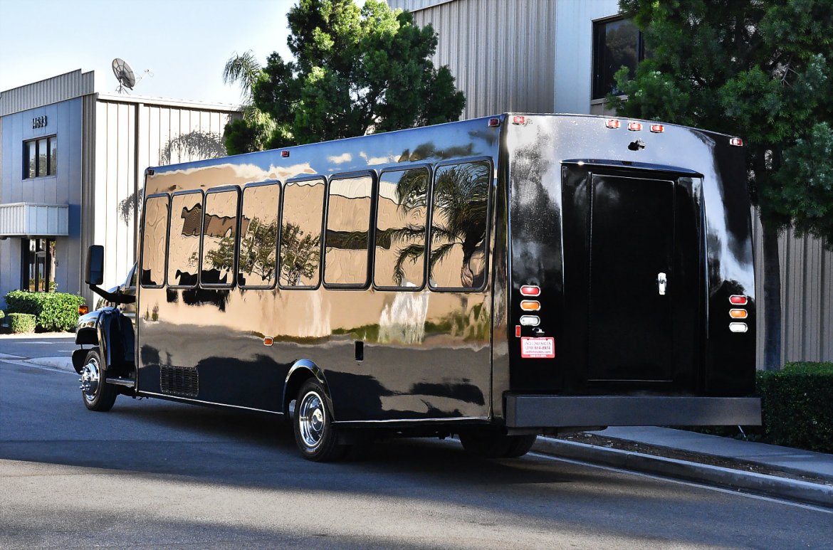 Photo of Limo Bus for sale: 2007 GMC 5500 by Federal