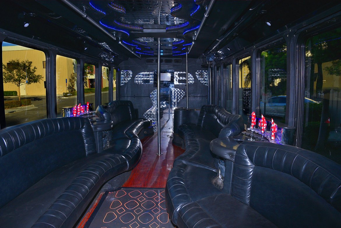 Photo of Limo Bus for sale: 2007 GMC 5500 by Federal