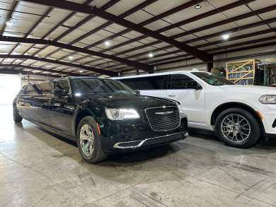 2023 Chrysler 300 Limousine for Sale in Springfield, Missouri, US - Photo 4