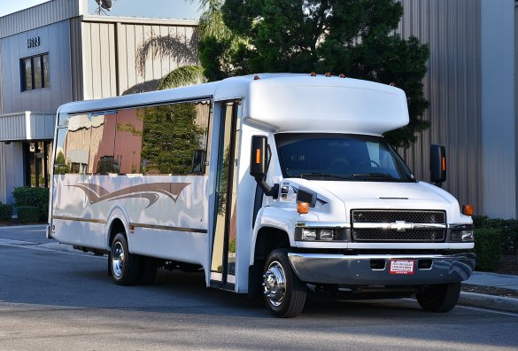 2008 Chevrolet 5500 Limo Bus for Sale in Fontana, CA - Main Photo