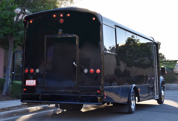 2014 Ford F-550 Limo Bus for Sale in Fontana, CA - Photo 3